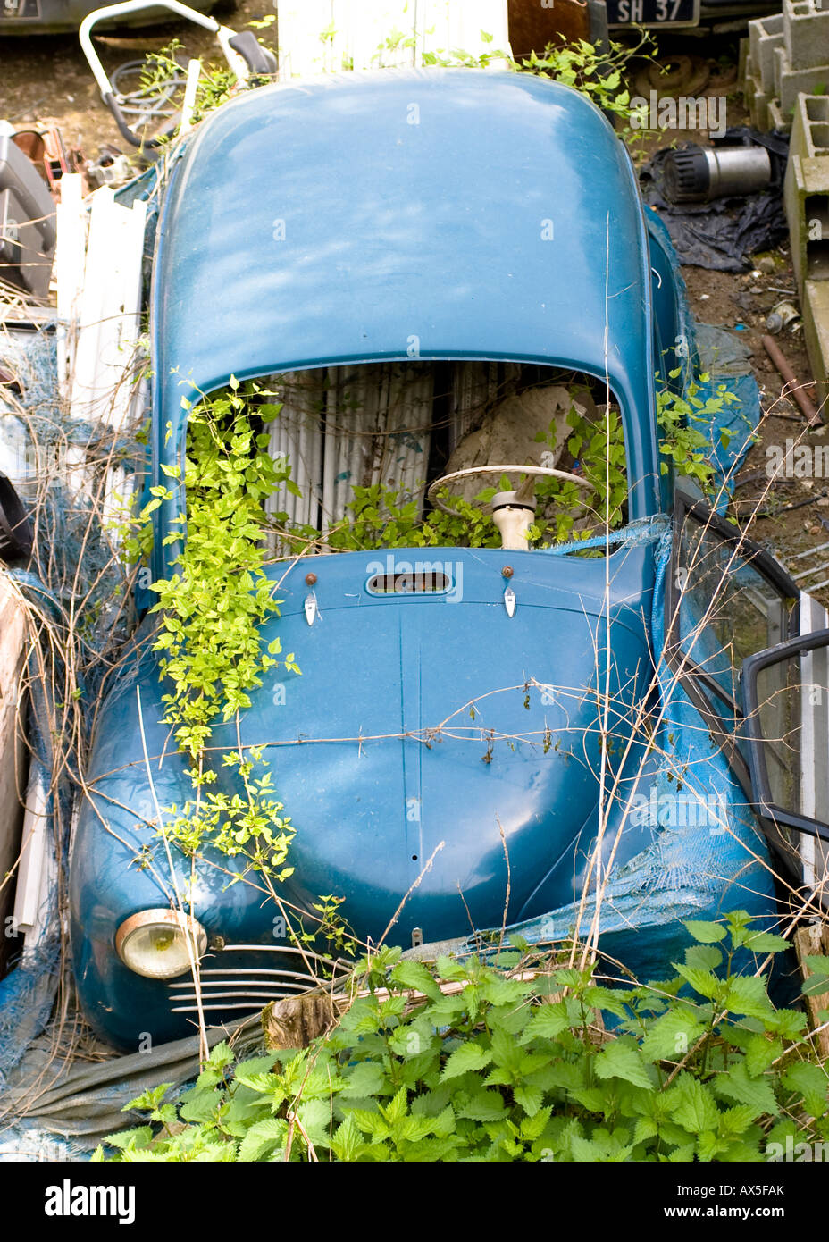 Place du Temple-Neuf in central Strasbourg vintage Citroen car driving  between cars – Stock Editorial Photo © ifeelstock #551629444