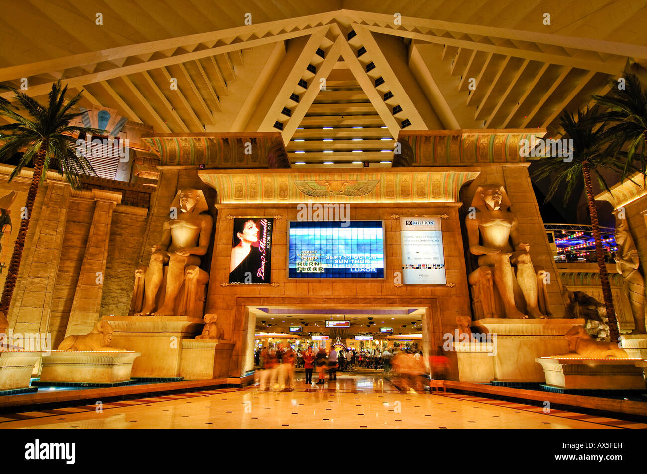 LAS VEGAS - NOV 17 : The Interior Of Mandalay Bay Resort On November 17,  2015 In Las Vegas. The Resort, Which Opened In 1999, Has 3,309 Hotel Rooms,  24 Elevators And