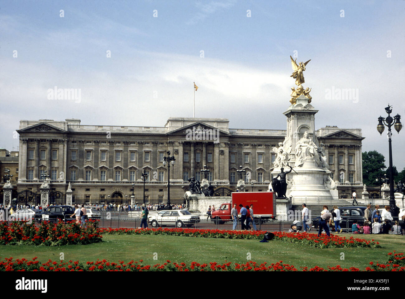 BUCKINGHAM PALACE, London with the Victoria Memorial at right Stock Photo