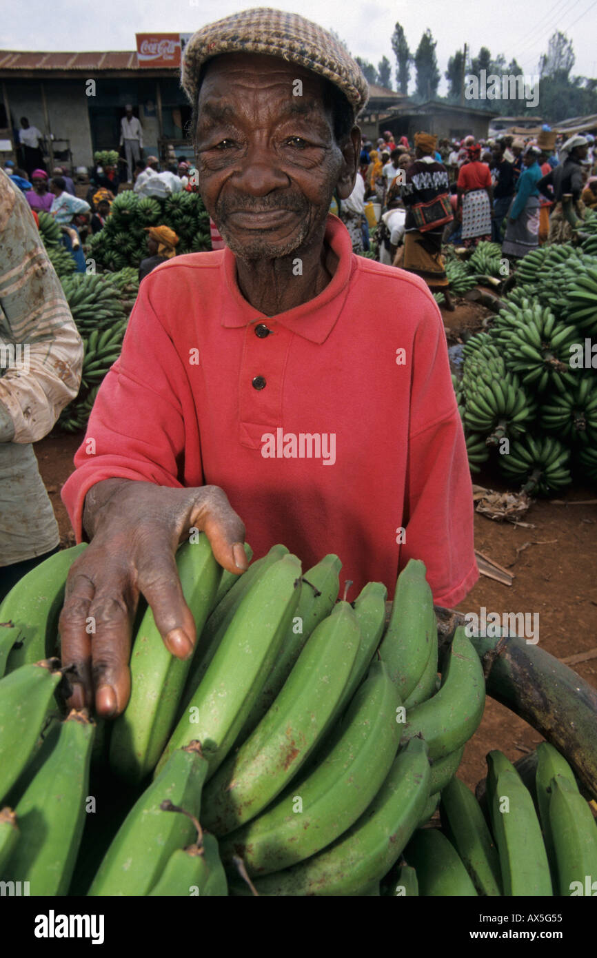 Farmer selling cooking bananas on a market, Mwika, Kilimanjaro, Tanzania. Stock Photo