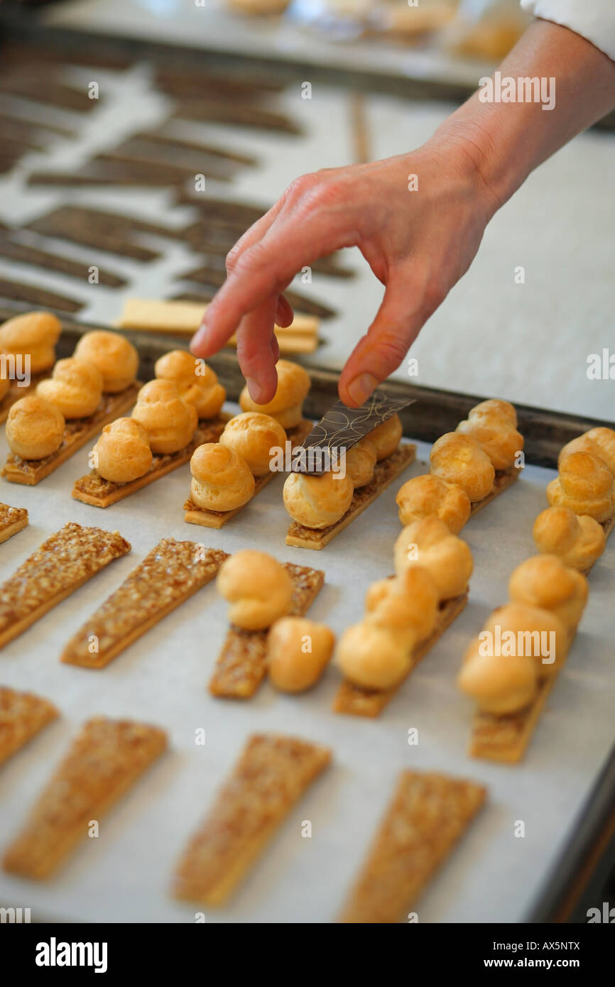 Pastry chef making pastries Stock Photo - Alamy