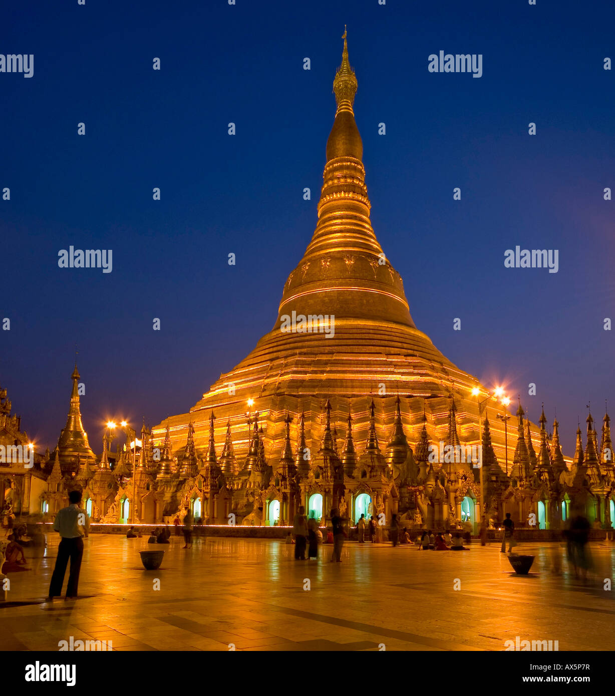 Shwedagon Pagoda, twilight in Yangon (Rangoon), Myanmar (Burma), Southeast Asia Stock Photo
