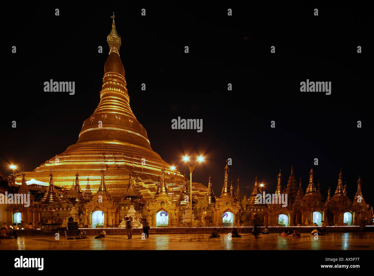 Shwedagon Pagoda, nighttime in Yangon (Rangoon), Myanmar (Burma), Southeast Asia Stock Photo
