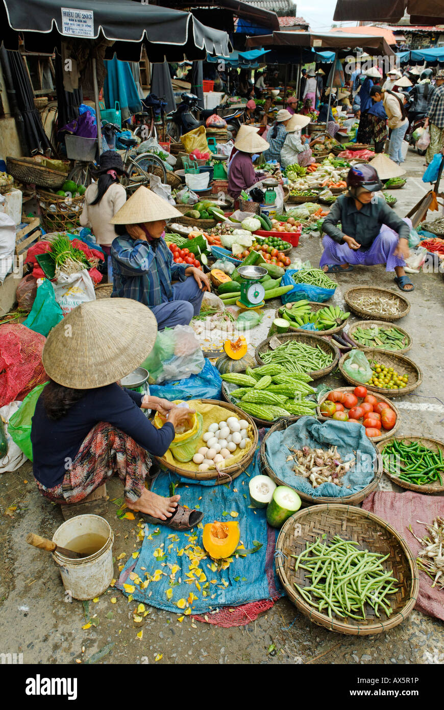 Farmers market in Hoi An, Vietnam Stock Photo - Alamy