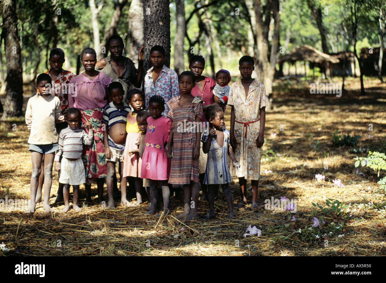 Poor african family hi-res stock photography and images - Alamy