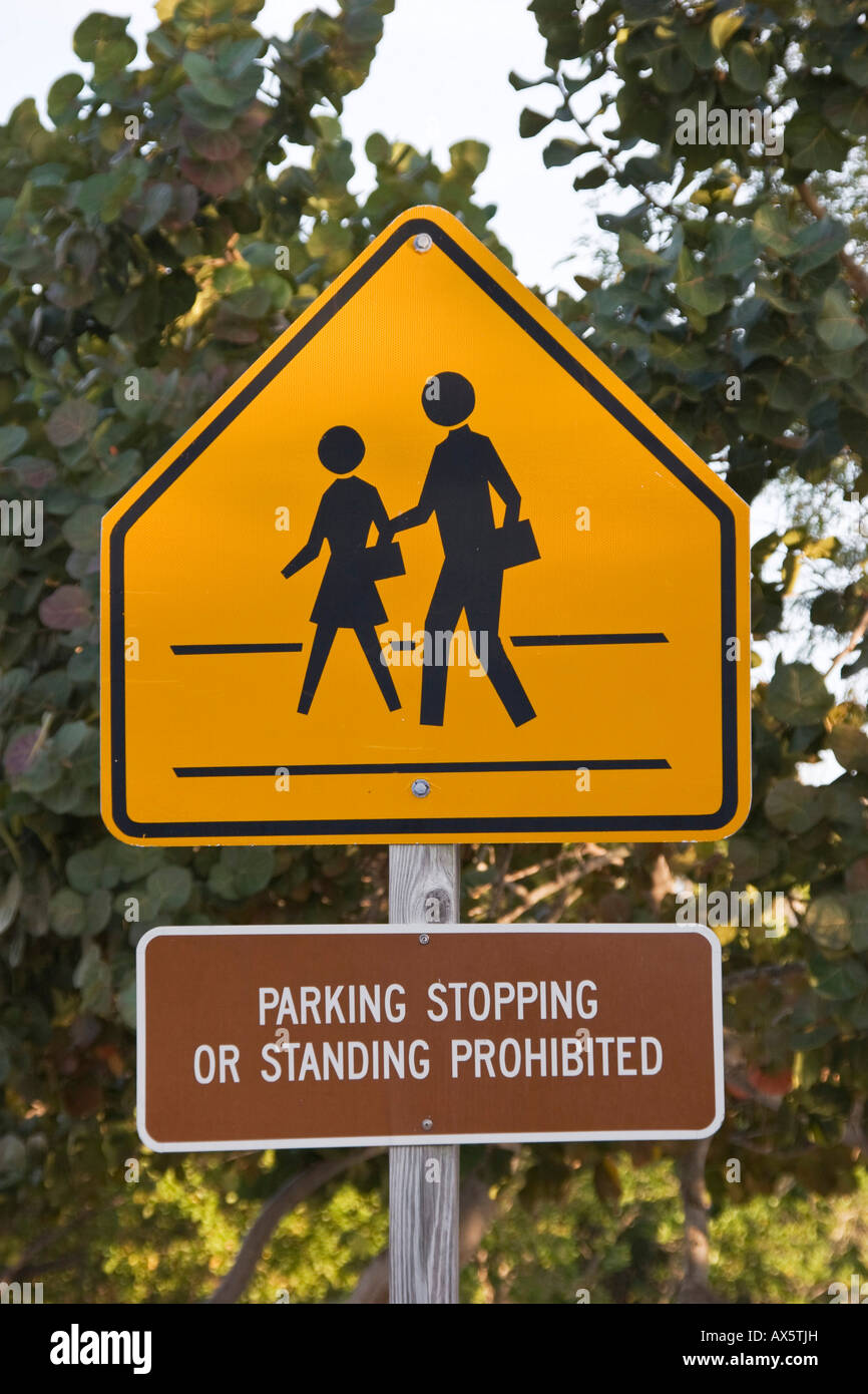 Traffic sign "Parking, stopping or standing prohibited, " USA Stock Photo Alamy