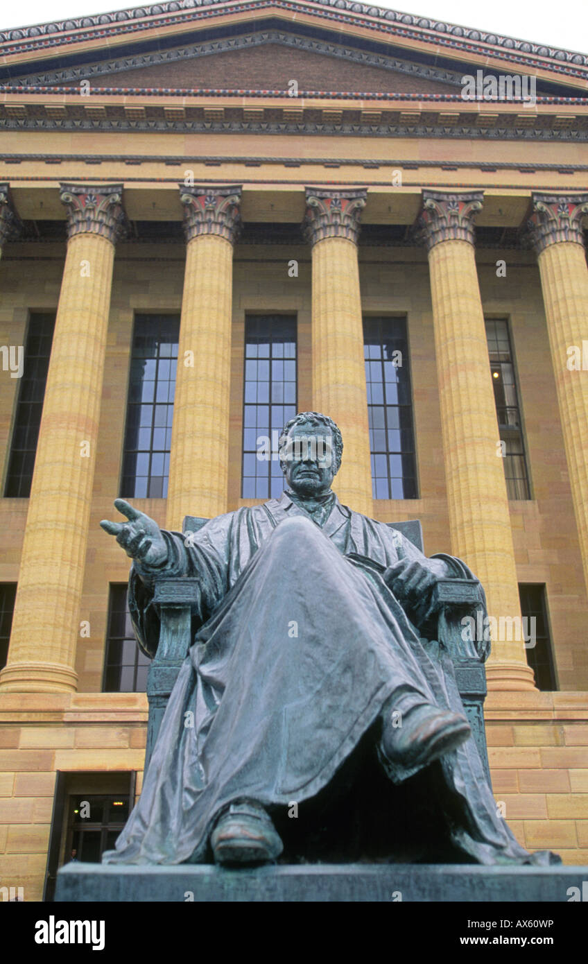 USA PENNSYLVANIA PHILADELPHIA A statue in front of the Philadelphia