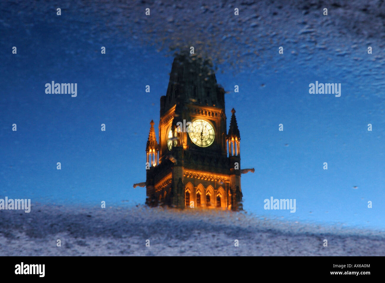 Water puddle on tiles hi-res stock photography and images - Alamy