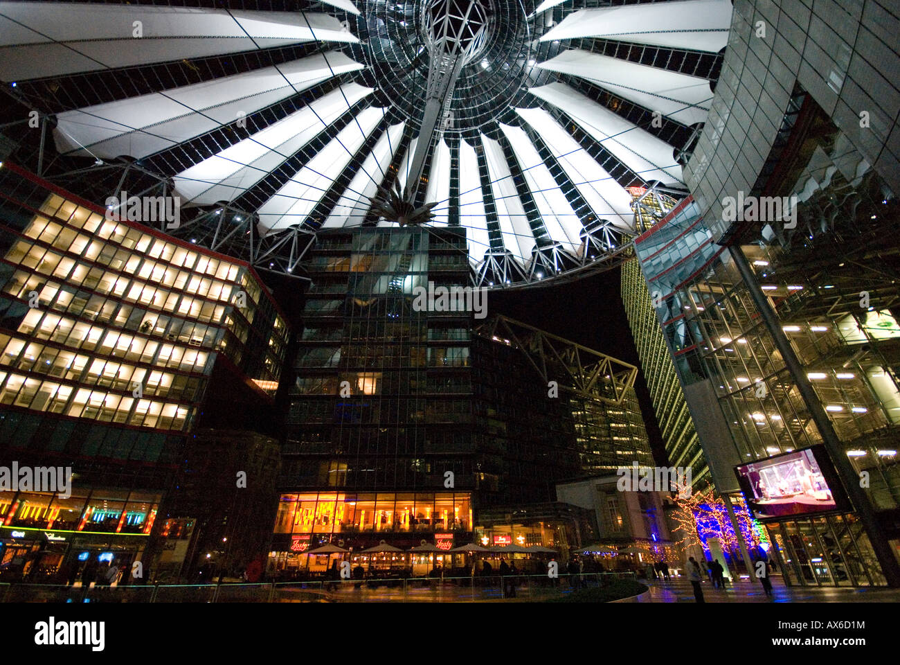 Centre berlin hi-res stock photography and images - Alamy