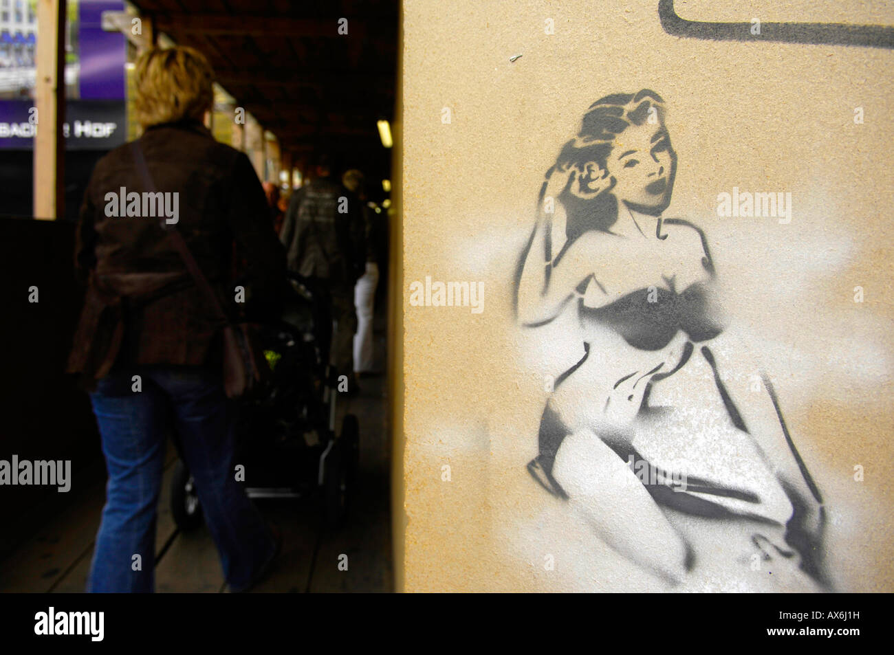 Woman Bikini Stencil Art Graffiti Duesseldorf Dusseldorf Germany Stock Photo Alamy