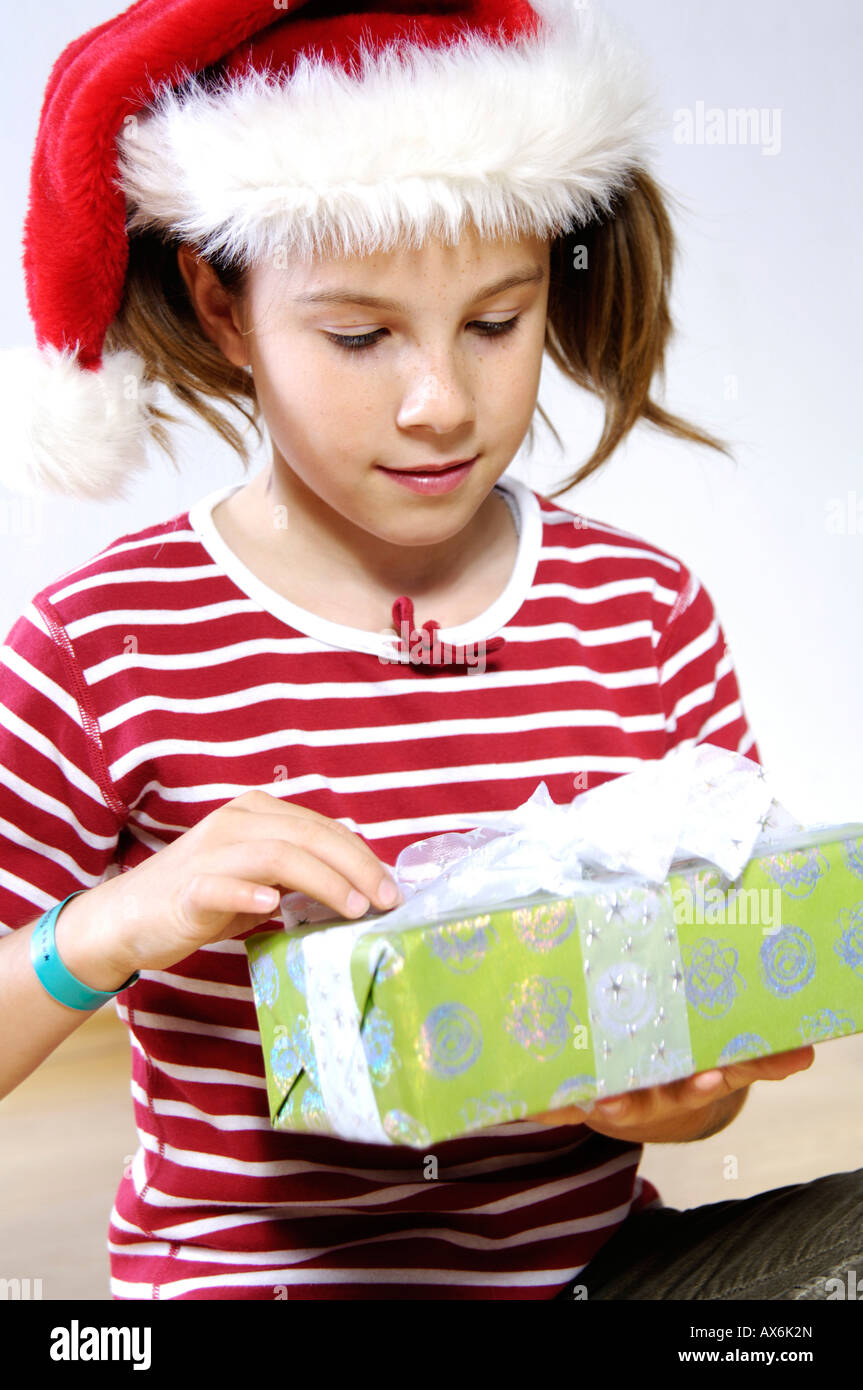 Close-up of girl holding christmas gift Stock Photo - Alamy