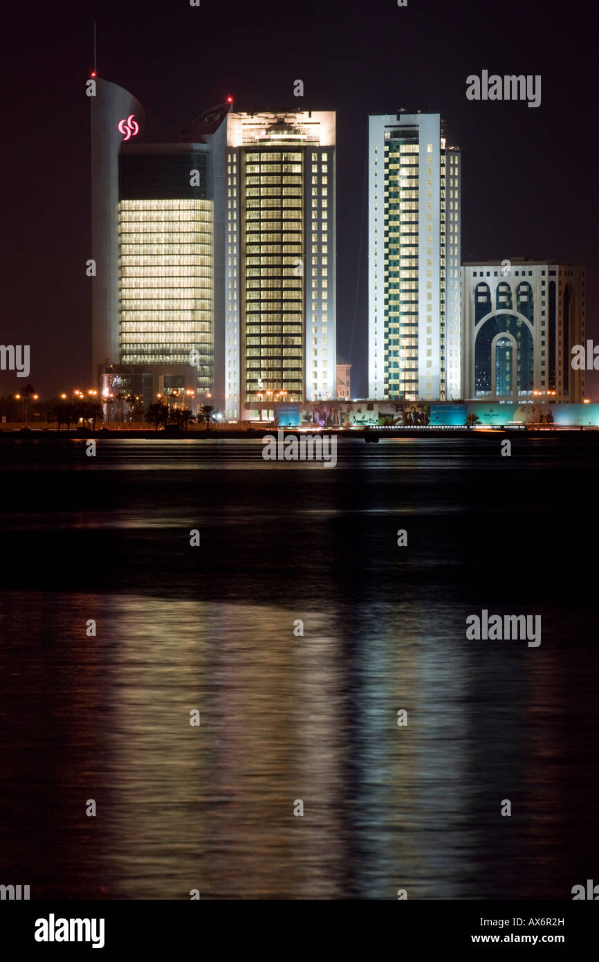 Doha waterfront hi-res stock photography and images - Alamy