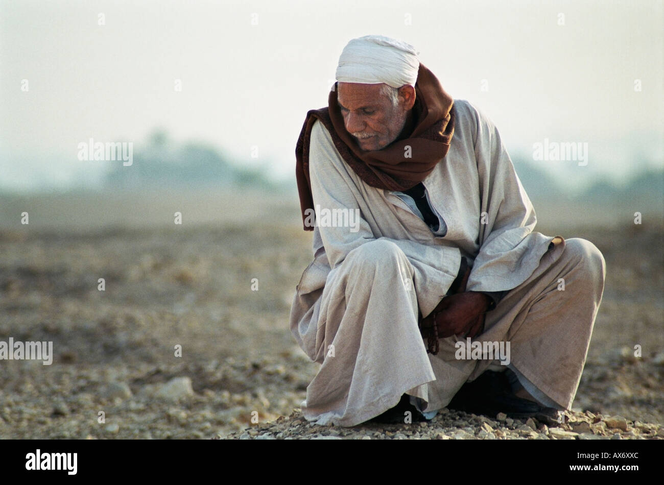 Local guide wearing the traditional Jalaba and headgear, Luxor, Egypt Stock Photo