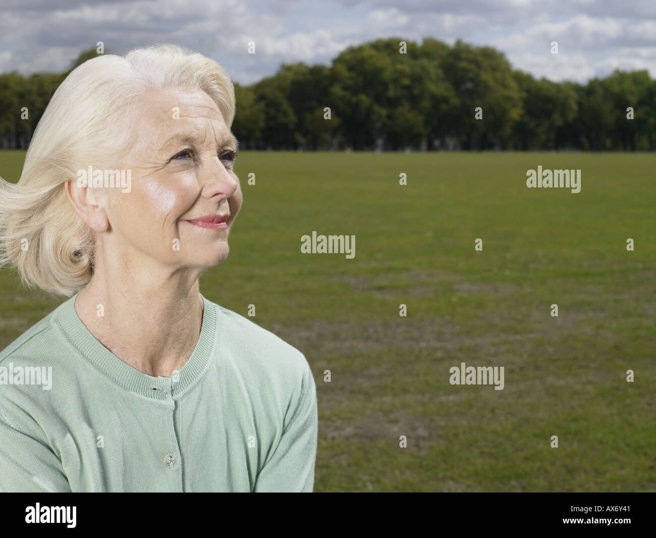 Elderly women in a park hi-res stock photography and images - Alamy