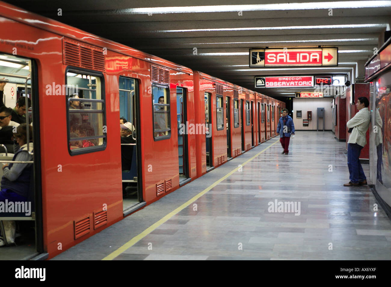 pix Mexico City Subway Station https www alamy com metro underground train station mexico city image9571054 html