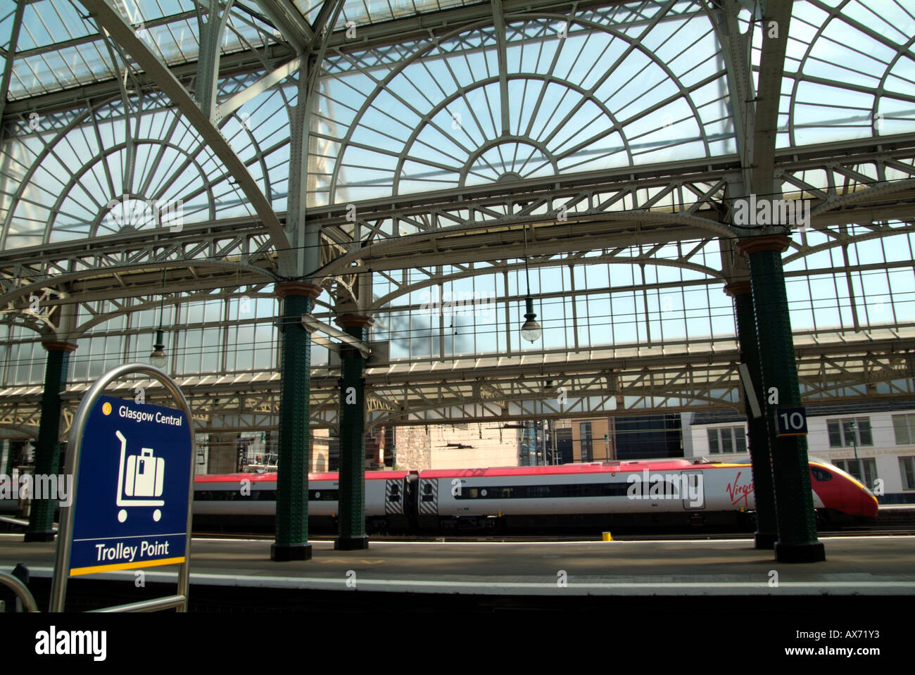 Glasgow railway hi res stock photography - Glasgow Central Railway Station AX71Y3
