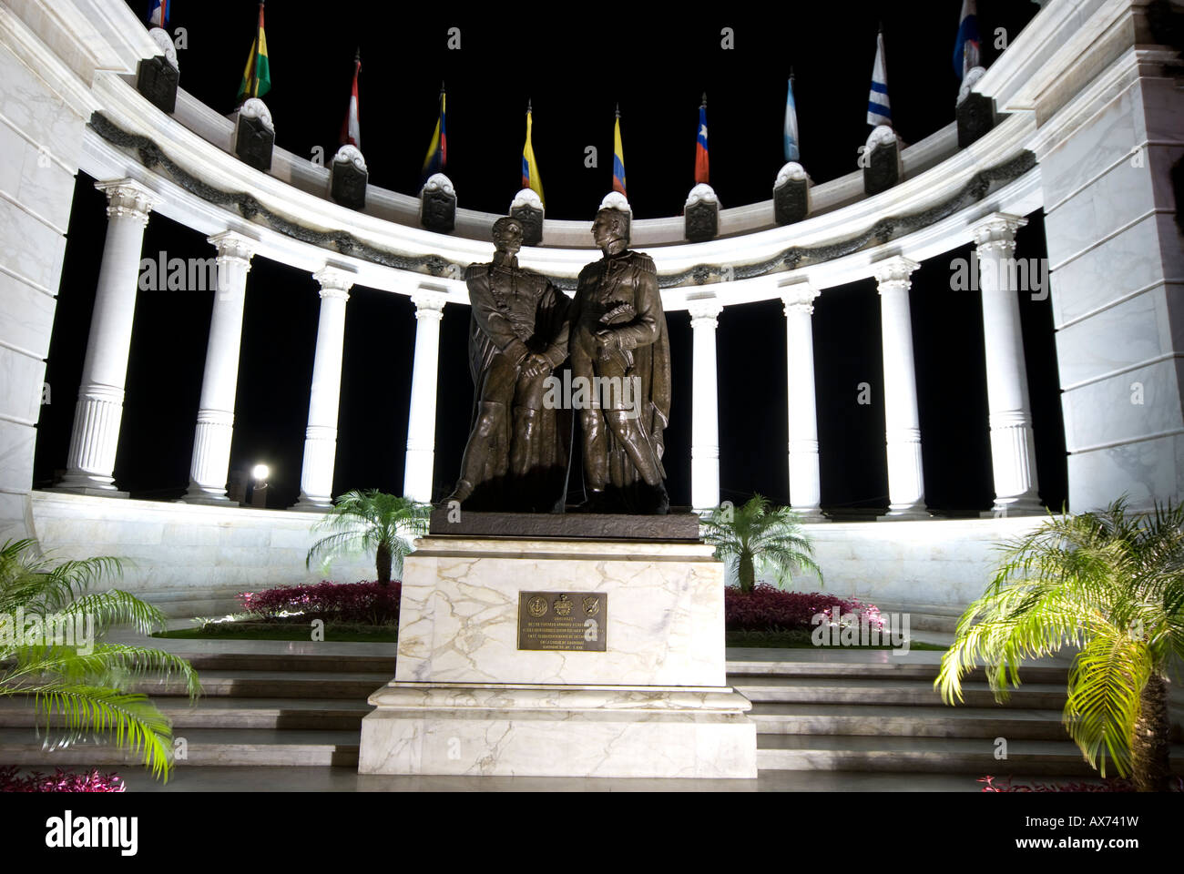 rotonda statues malecon 2000 guayaquil ecuador famous tourist