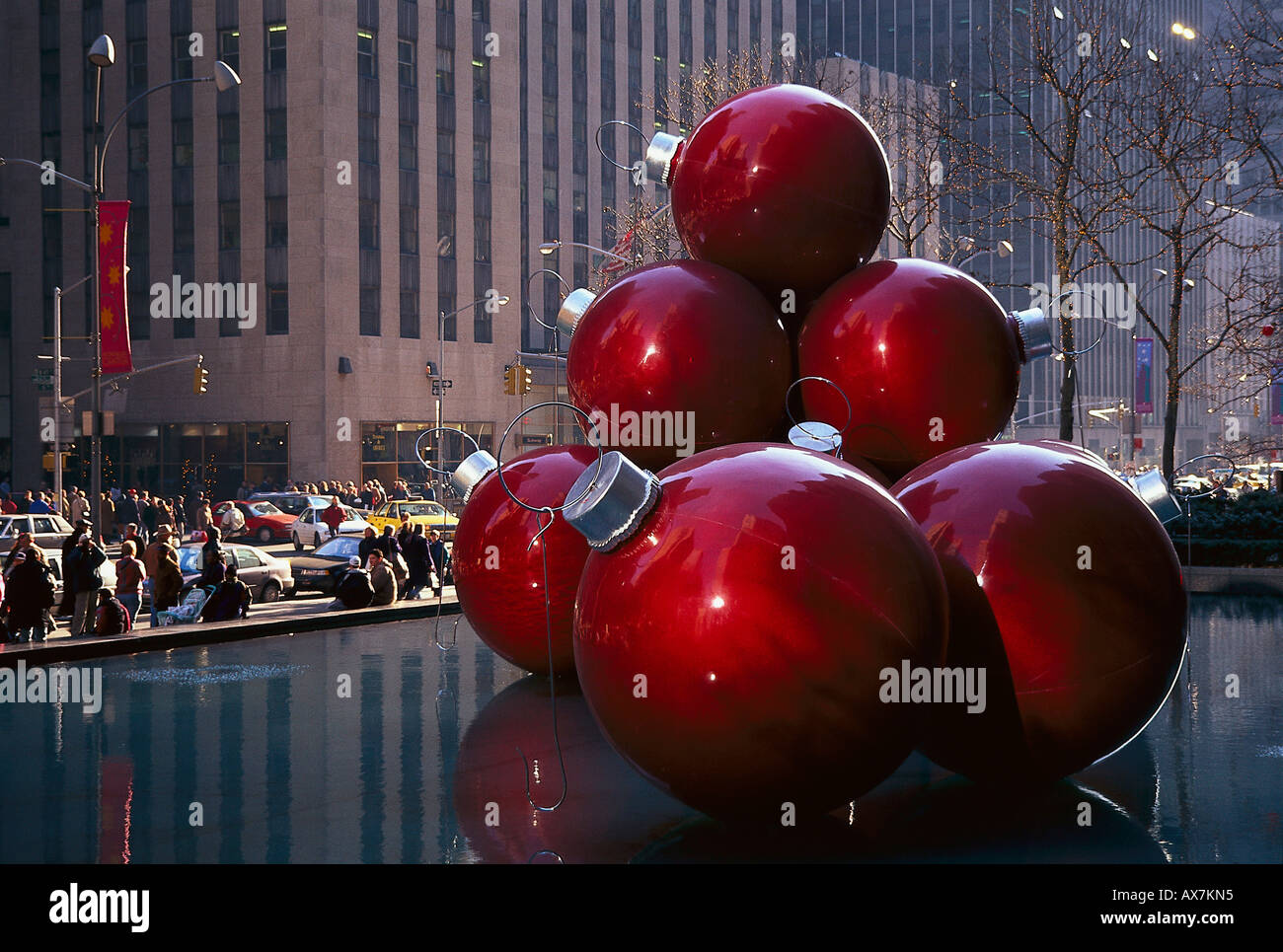 Weihnachtsdeko, 6th Avenue, Manhattan, New York City USA Stock Photo