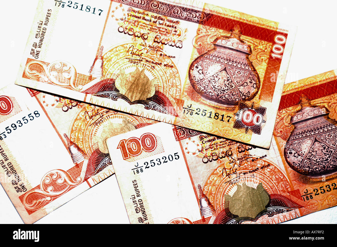 Sl Ruppes Sri lankan currency notes hi-res stock photography and images - Alamy