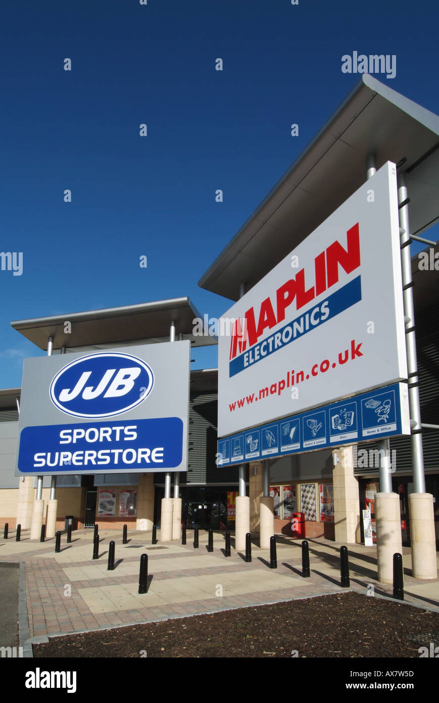 West Thurrock Lakeside retail park Maplin Electronics store sign