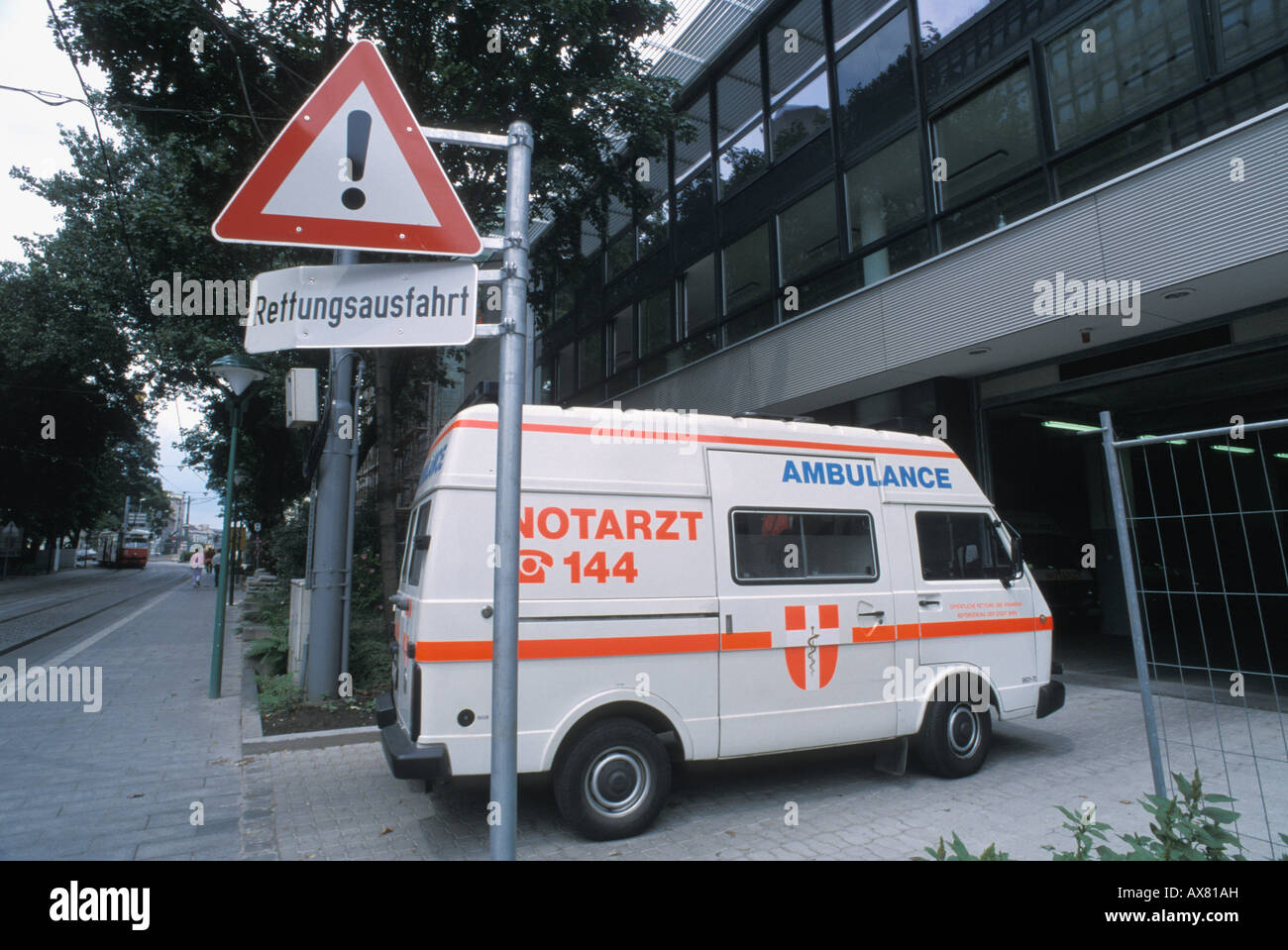 Traffic Sign Rescue Traffic sign with Viennese rescue center attention rescue exit Stock ...