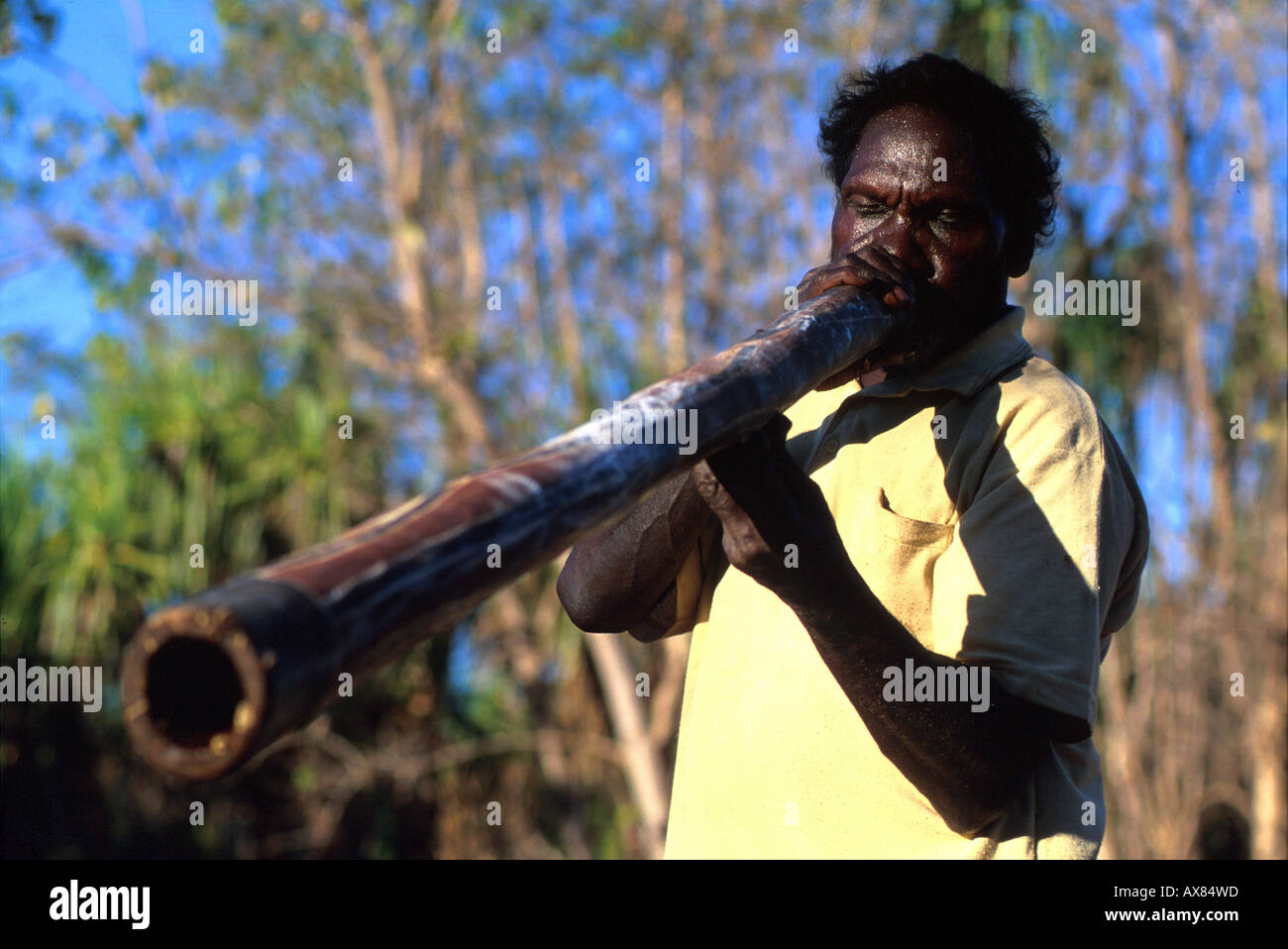 Didgeridoo player hi-res stock photography and images - Alamy