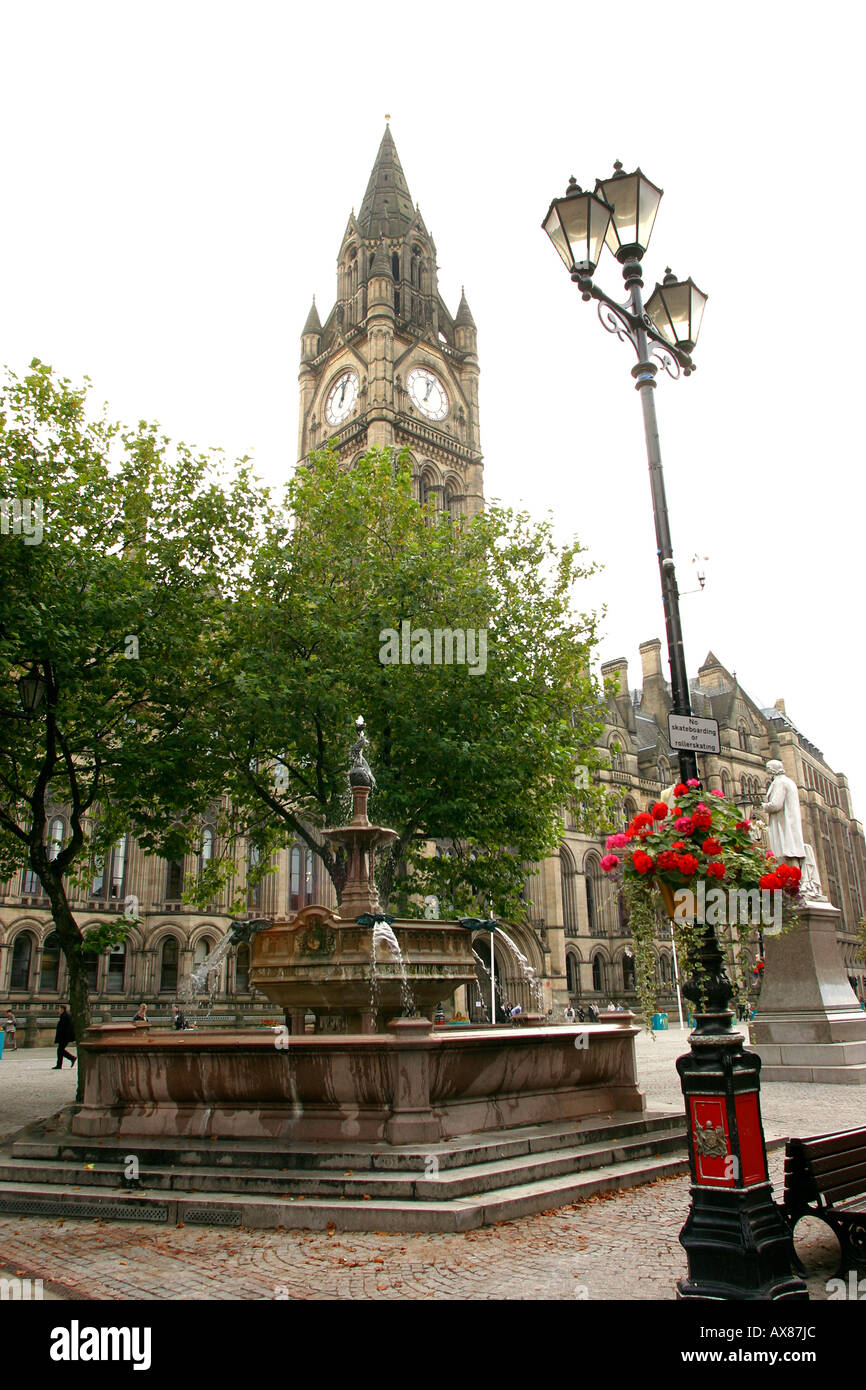 Manchester Town Hall fountain in Albert Square Stock Photo Alamy