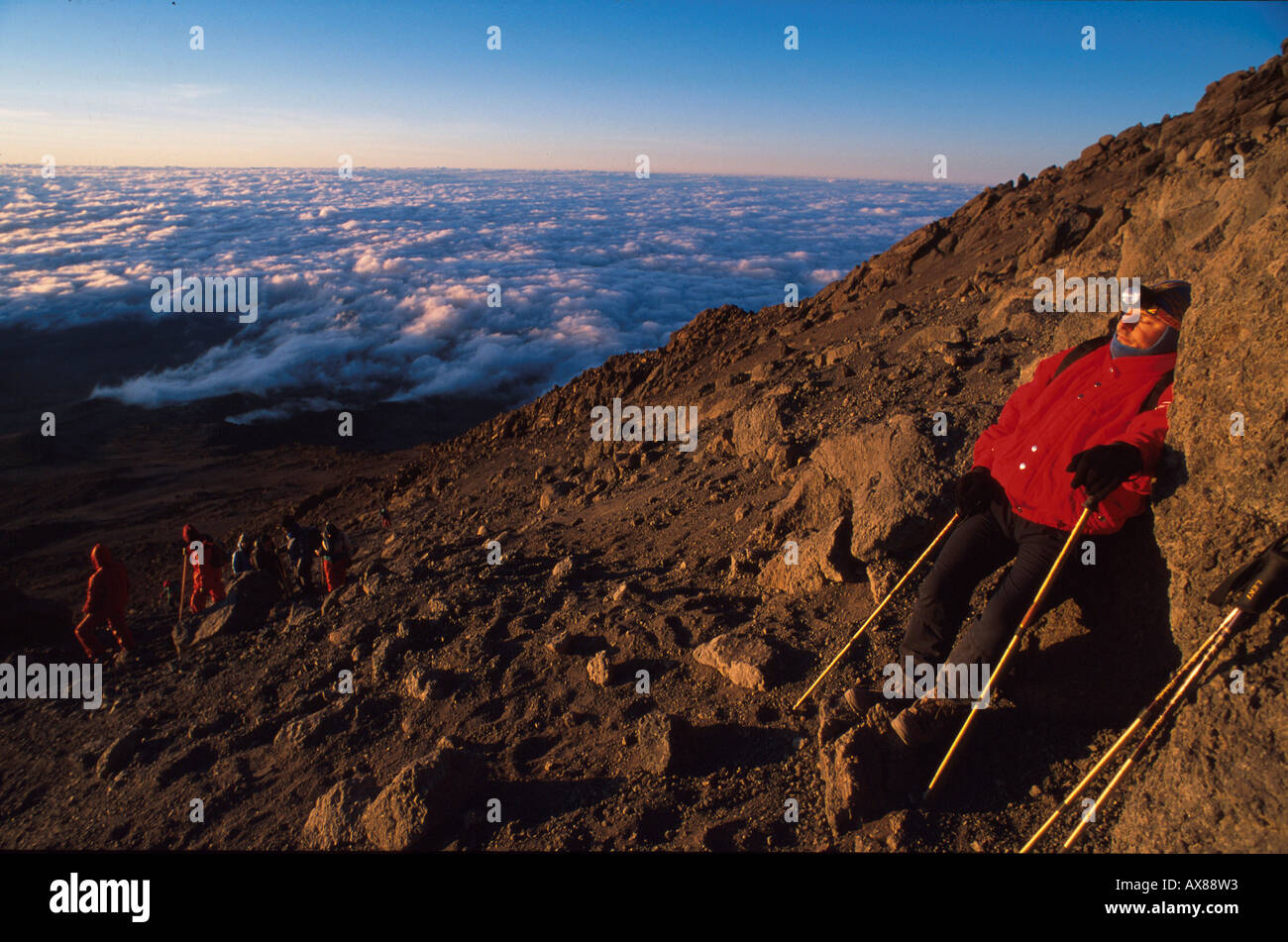 Erschoepfung, Kurz vor Gilma´s Point, ca. 5600 m.ue.NN, Kilimanjaro Tansania Stock Photo