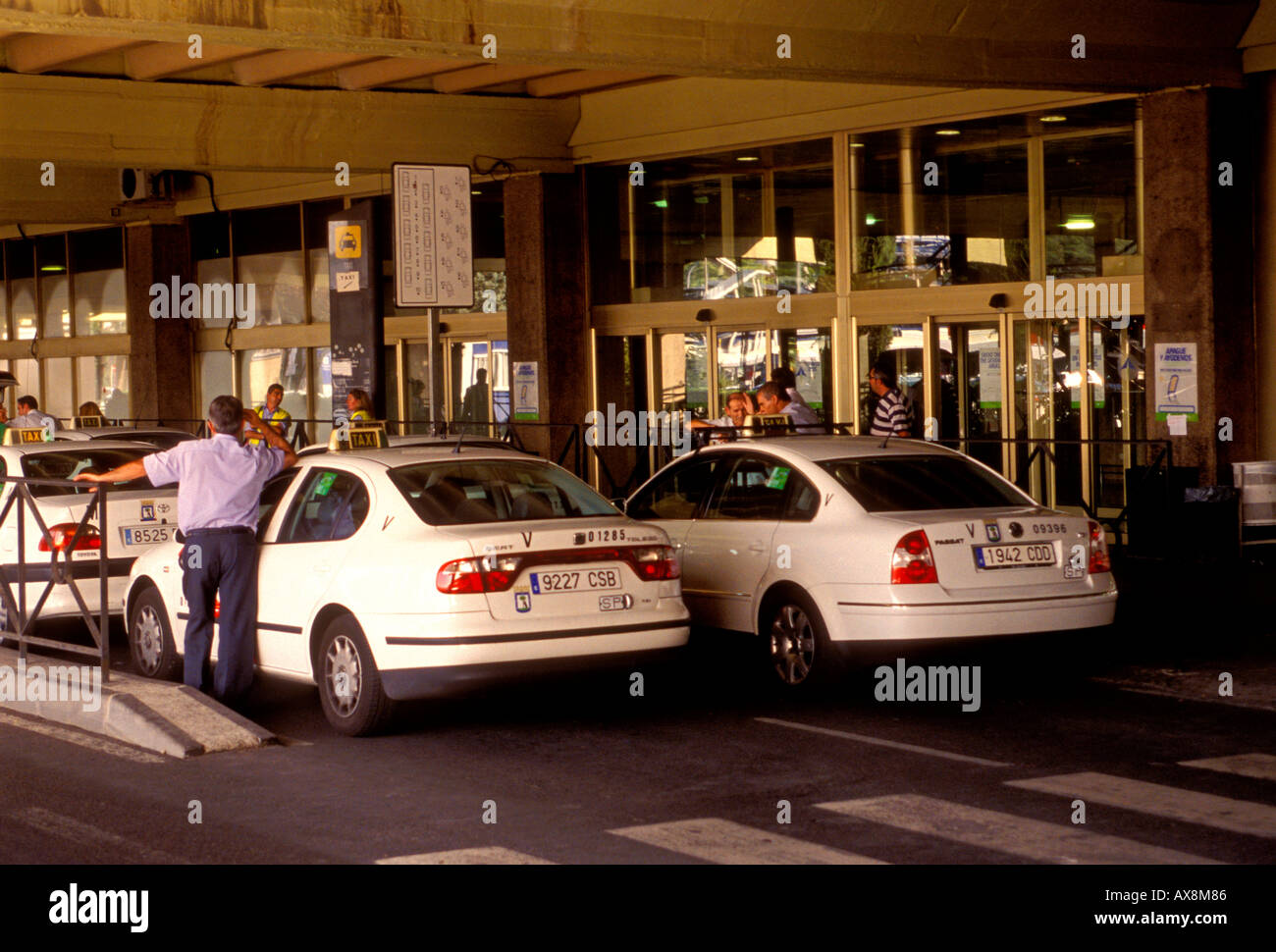 Spaniards Spaniard Spanish People Taxi Stand Arrival Level Barajas Stock Photo Alamy Satisfacer la demanda de nuestros clientes en el área de servicio de taxi, basando nuestro trabajo en la búsqueda incansable de métodos que beneficien y. https www alamy com spaniards spaniard spanish people taxi stand arrival level barajas image5473413 html
