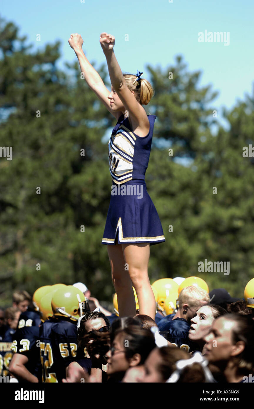 High school basketball cheerleaders hi-res stock photography and images -  Alamy