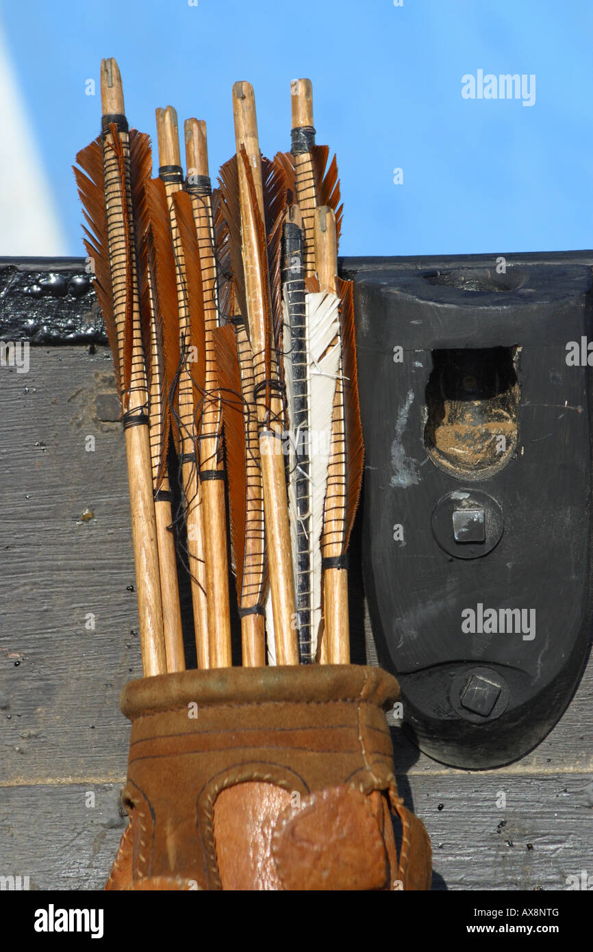 brown archer quiver arrows shafts feathers leather Stock Photo Alamy