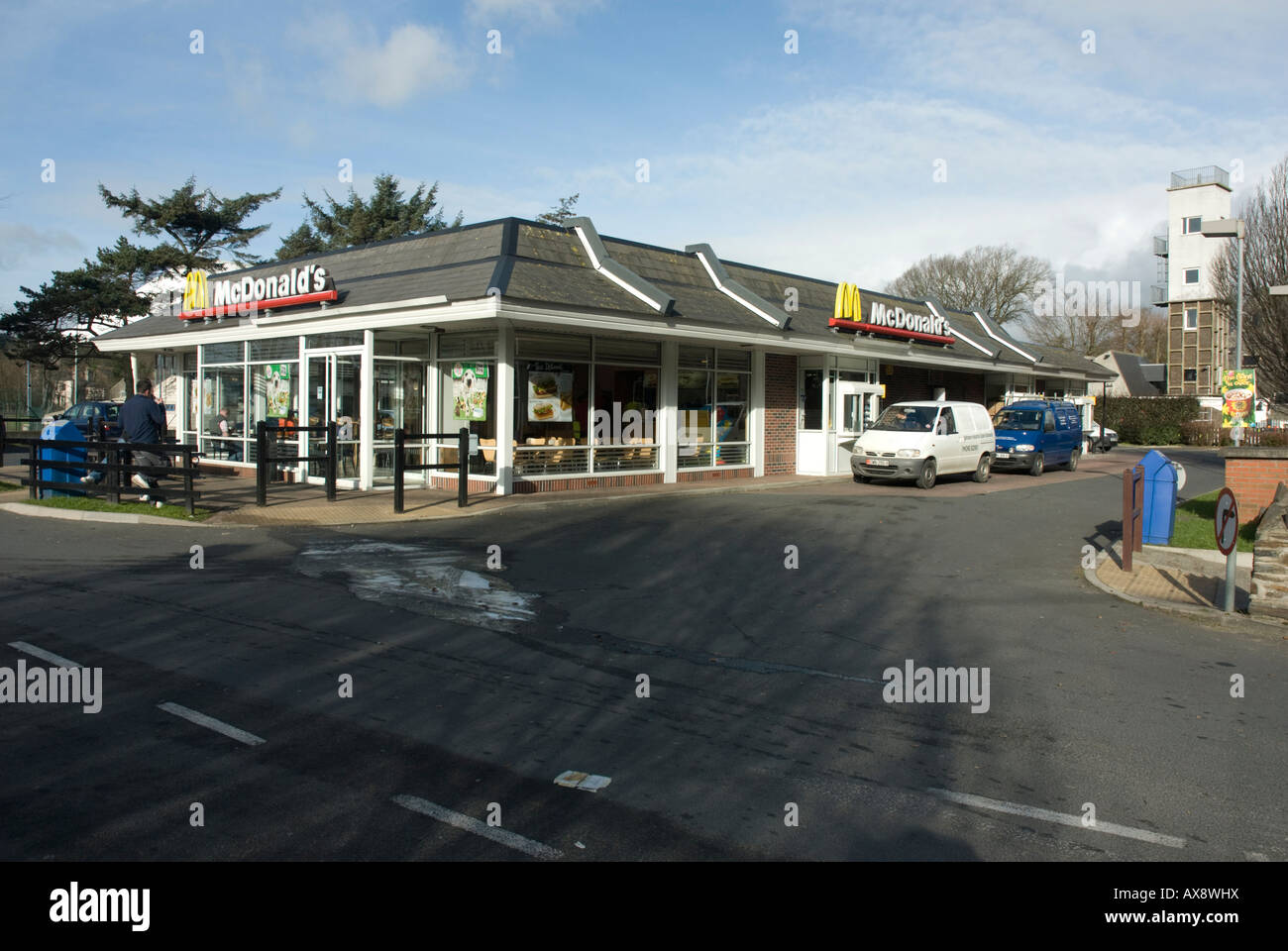macdonalds-drive-thru-restaurant-douglas-isle-of-man-stock-photo-alamy