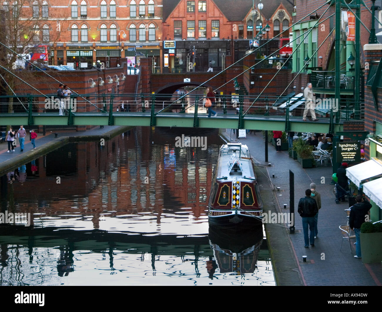 Narrow boat on Water's Edge, Brindley Place waterways, Birmingham, England UK Stock Photo