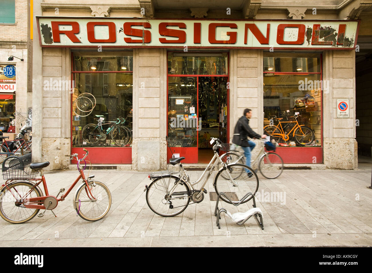 A BICYCLE SHOP MILAN ITALY Stock Photo