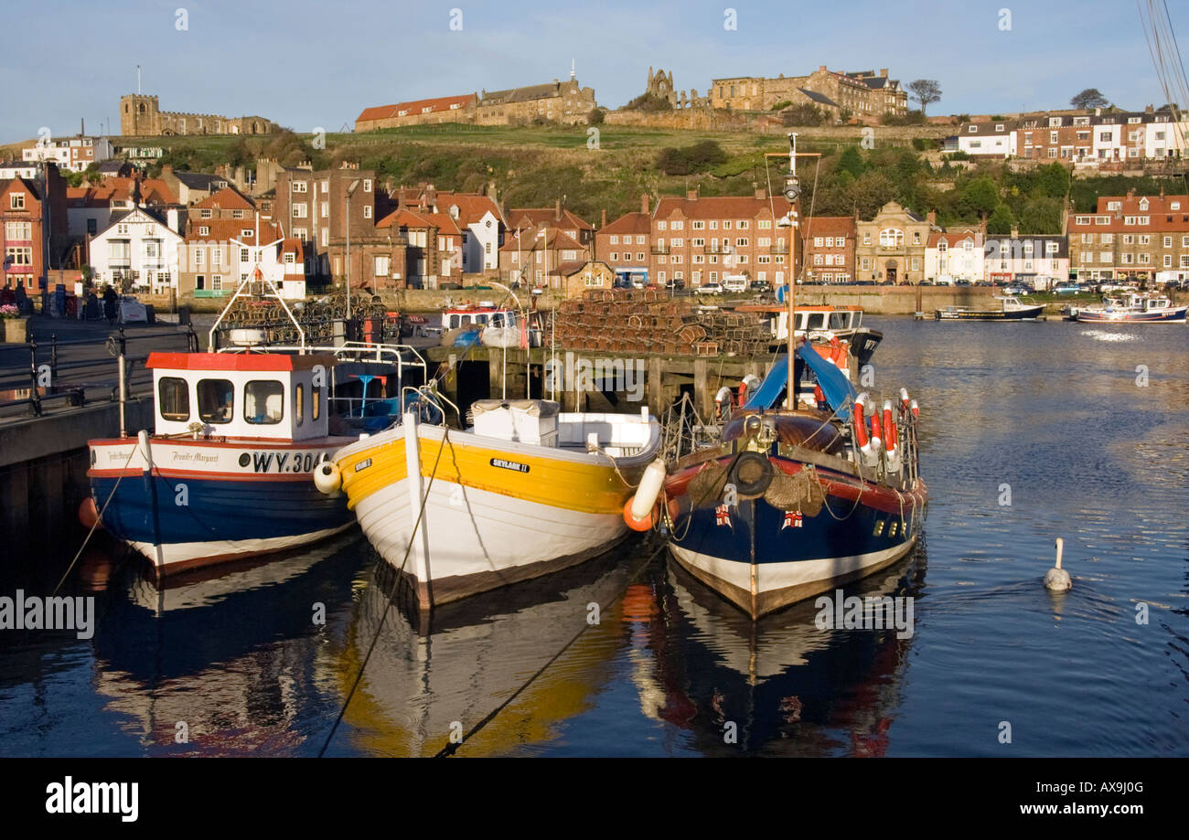 whitby harbour north yorkshire Stock Photo - Alamy