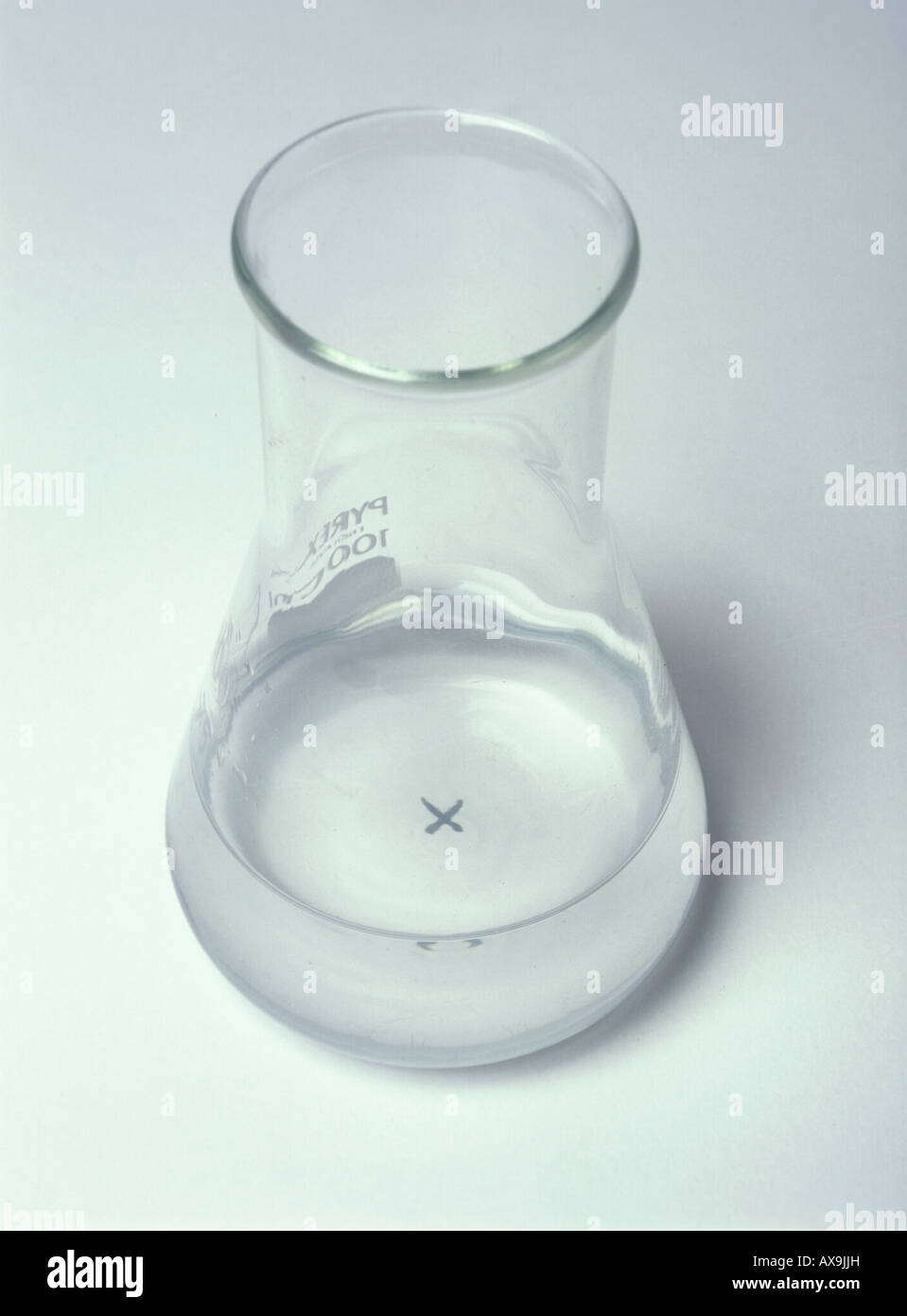 Sodium thiosulphate High Resolution Stock Photography and Images Alamy