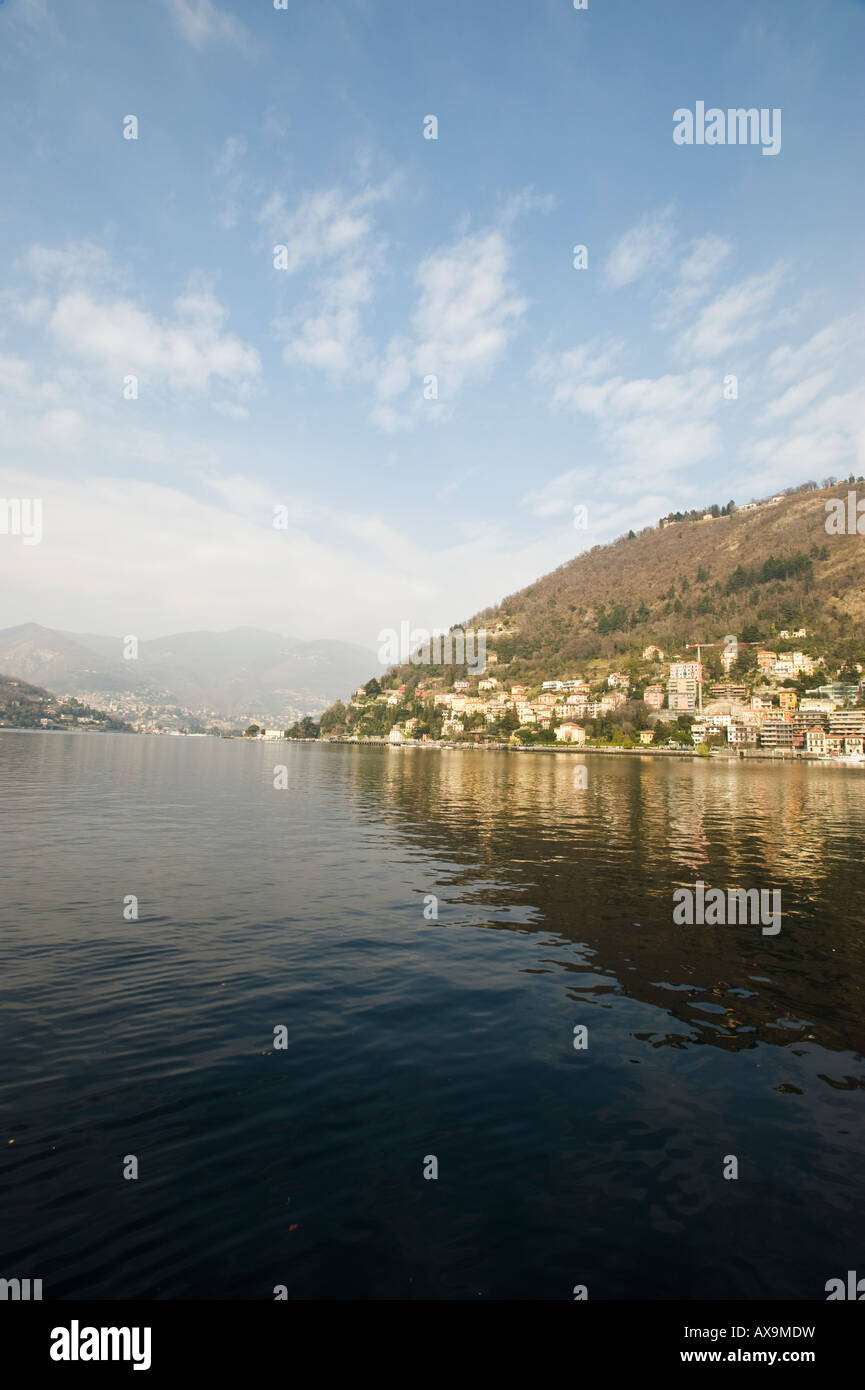 HILLSIDE HOMES ALONG LAKE COMO COMO ITALY Stock Photo Alamy