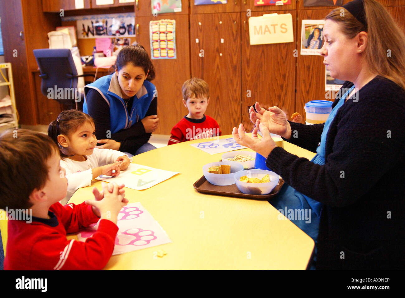 Deaf kids school hearing impaired hires stock photography and images