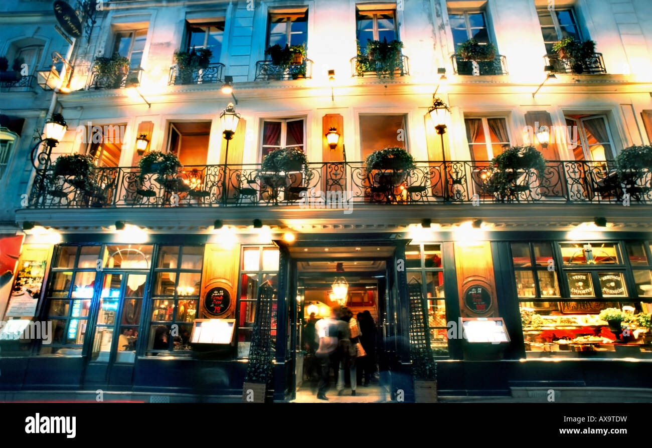 paris-france-le-procope-cafe-oldest-cafe-in-paris-lit-up-at