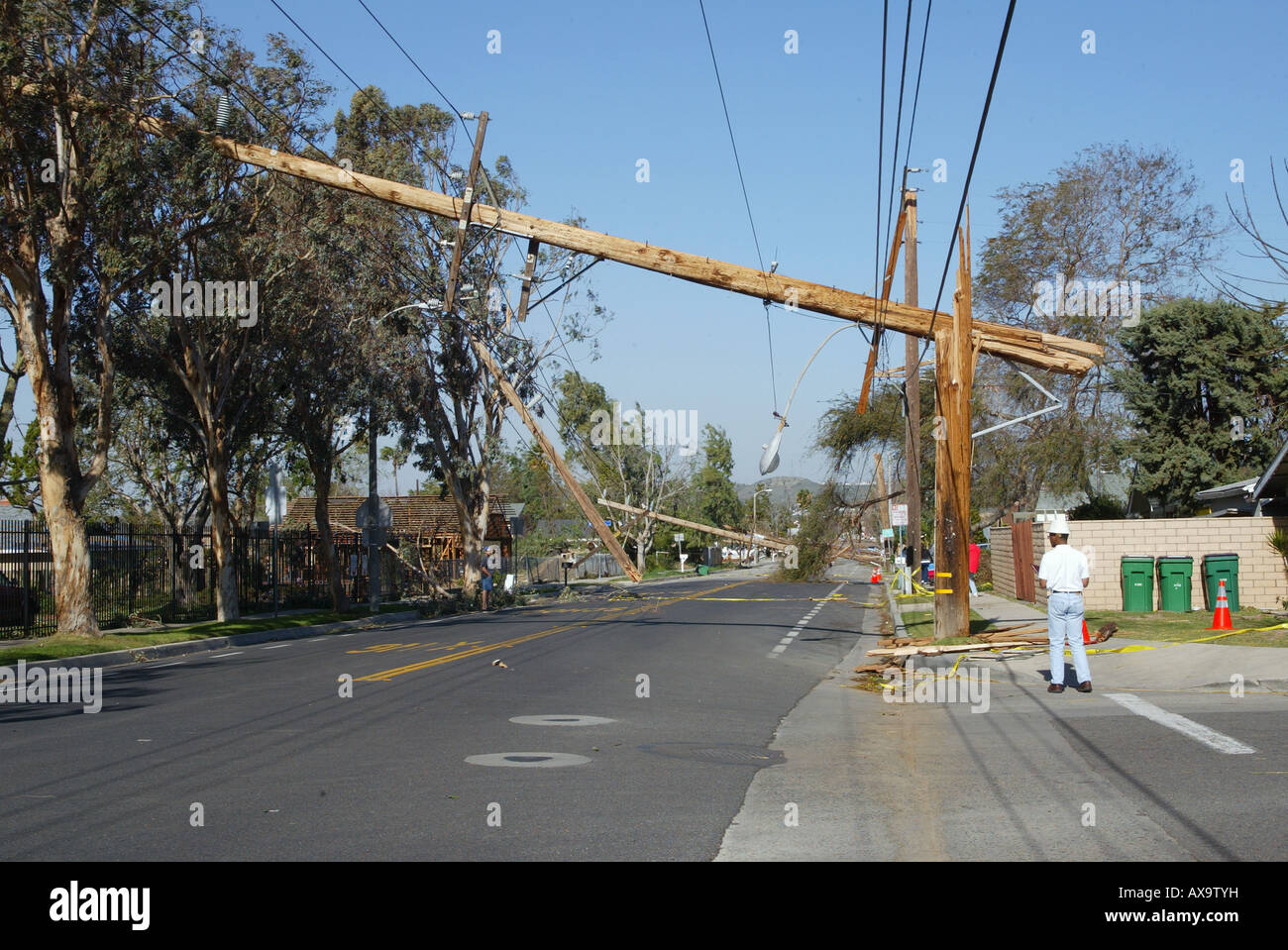 Damage to trees, power poles, homes in heavy windstorm, Southern