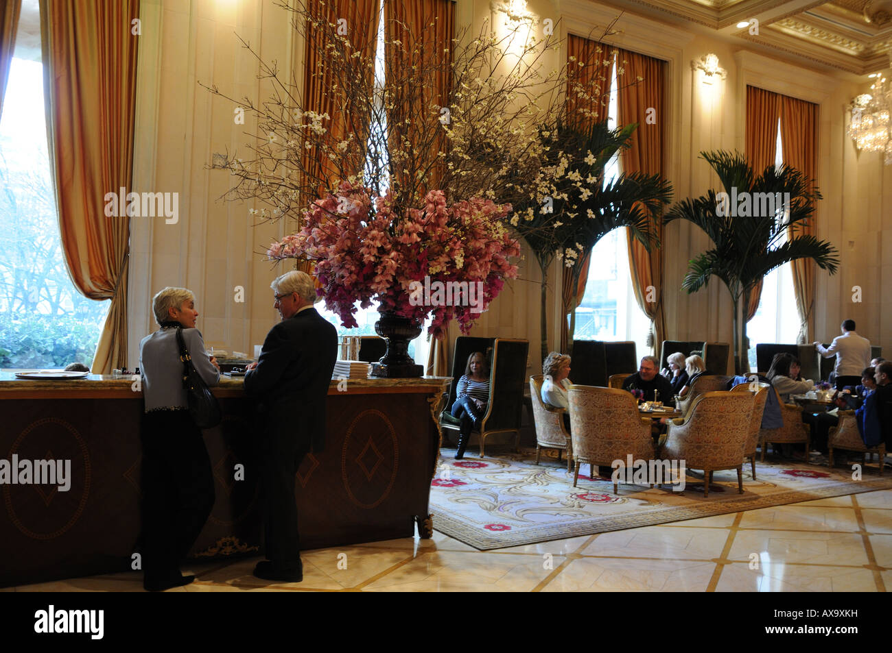 Plaza hotel lobby new york hi-res stock photography and Plaza hotel lobby new york hi-res stock photography and