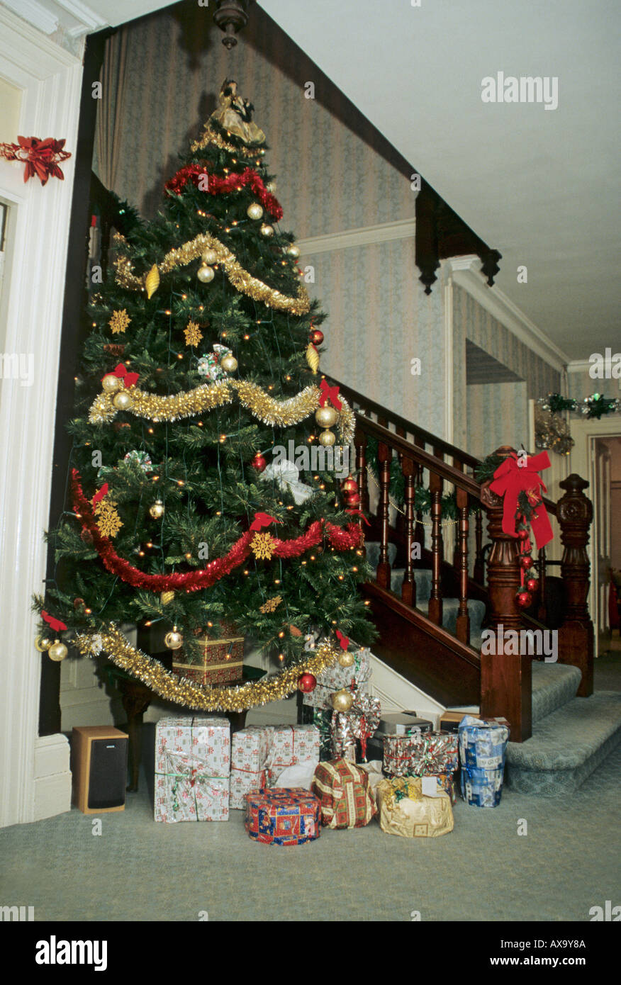 Victorian christmas tree decorations hires stock photography and