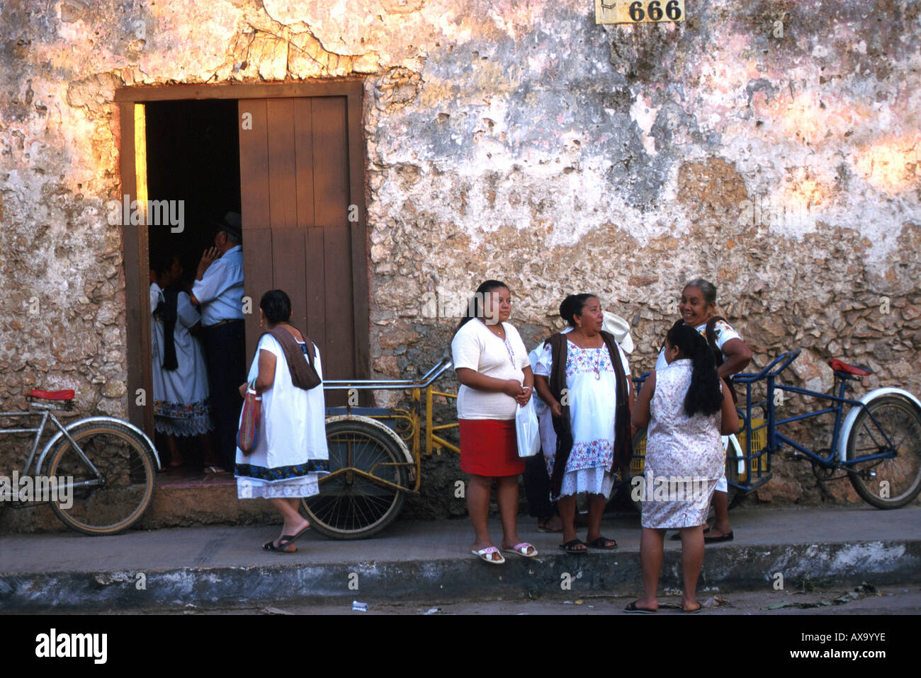 Street scene with Mayan women, Oxkutzcab, Yucatan, Yucatan, Mexico Stock Photo