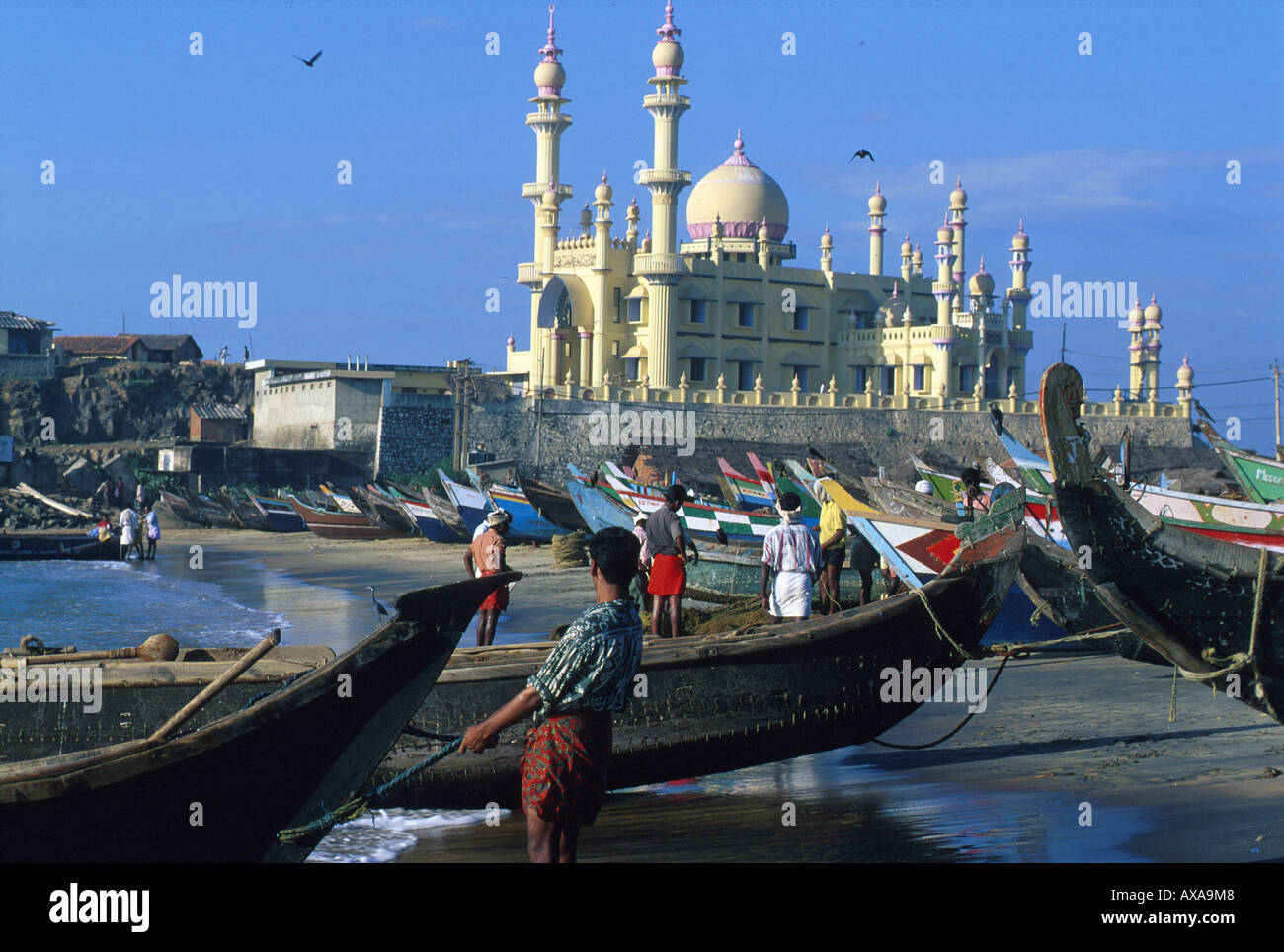 Fischer und Moschee, Kovalam, Kerala Suedindien Stock Photo