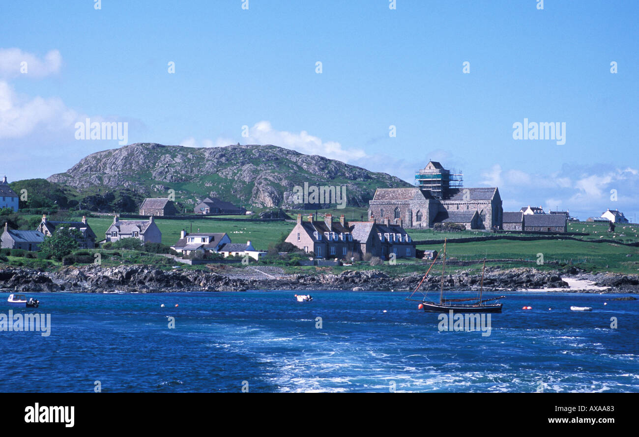 Iona Abbey and Iona Scotland from the sea Stock Photo Alamy