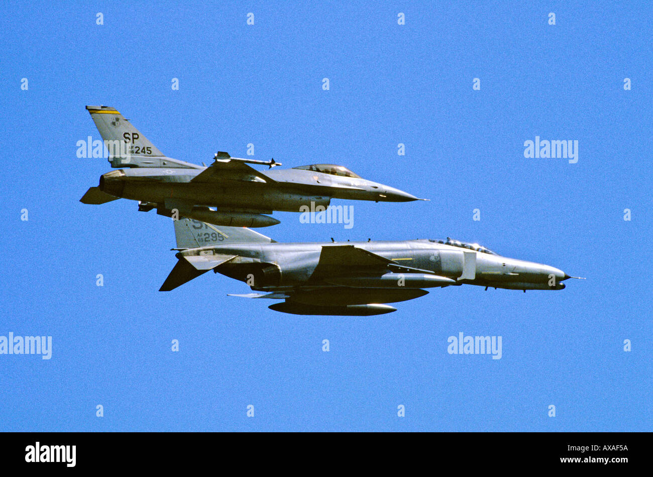 F16 Fighting Falcon and F4 Phantom in formation Stock Photo - Alamy