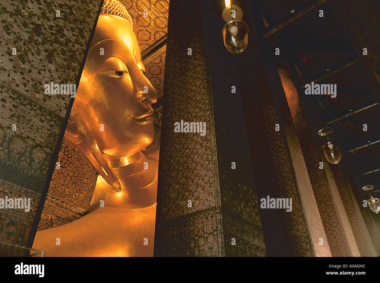 Liegender Buddha im Wat Pho, Bangkok Thailand Stock Photo