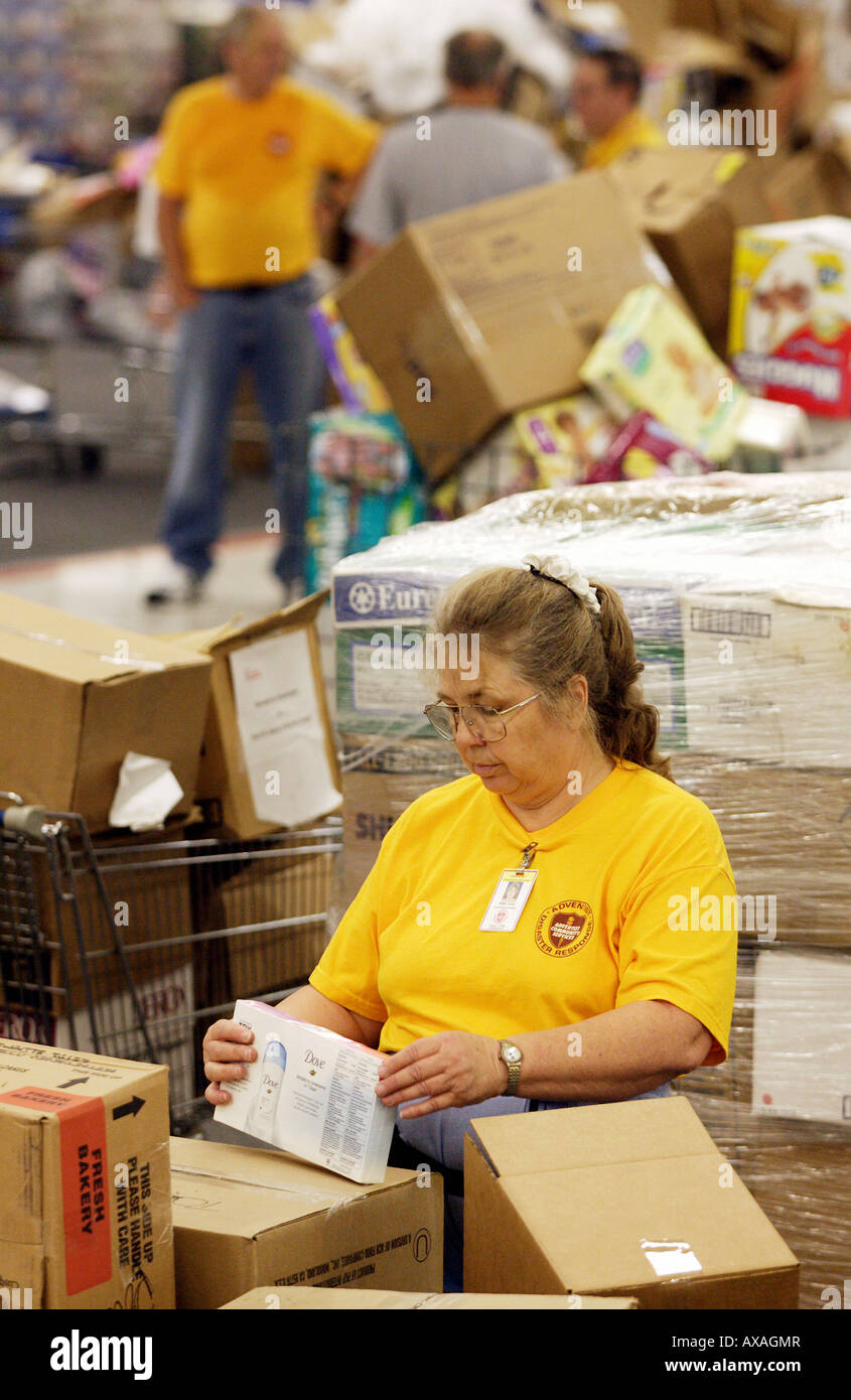 Distribution of humanitarian aid after the Hurricane Katrina Stock Photo: 16783222 - Alamy