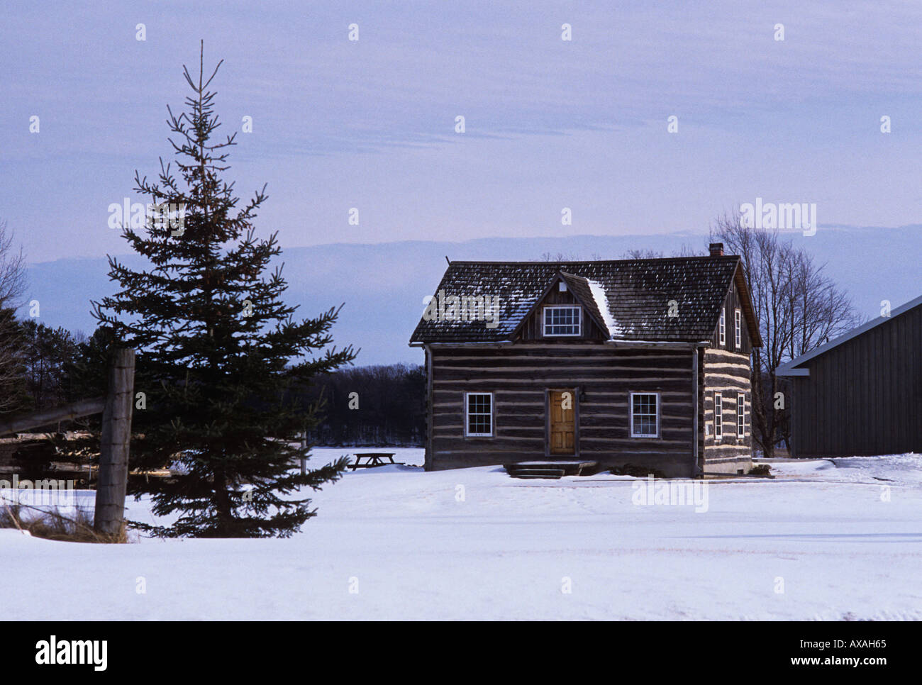 Modernised log cabin East of Kingston Ontario Stock Photo