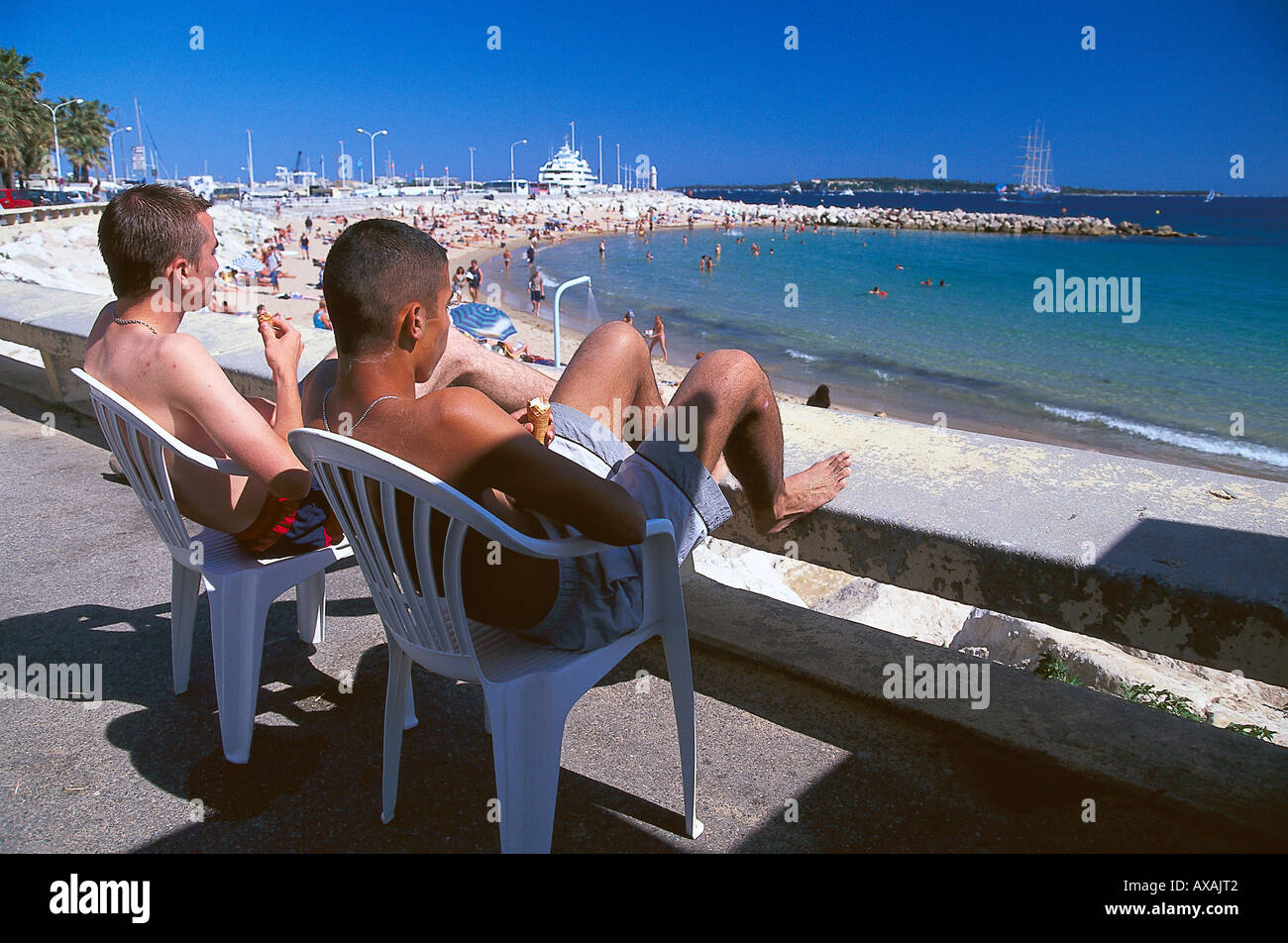Beach, Plage du Midi, Cannes Cote d'Azur, France Stock Photo - Alamy